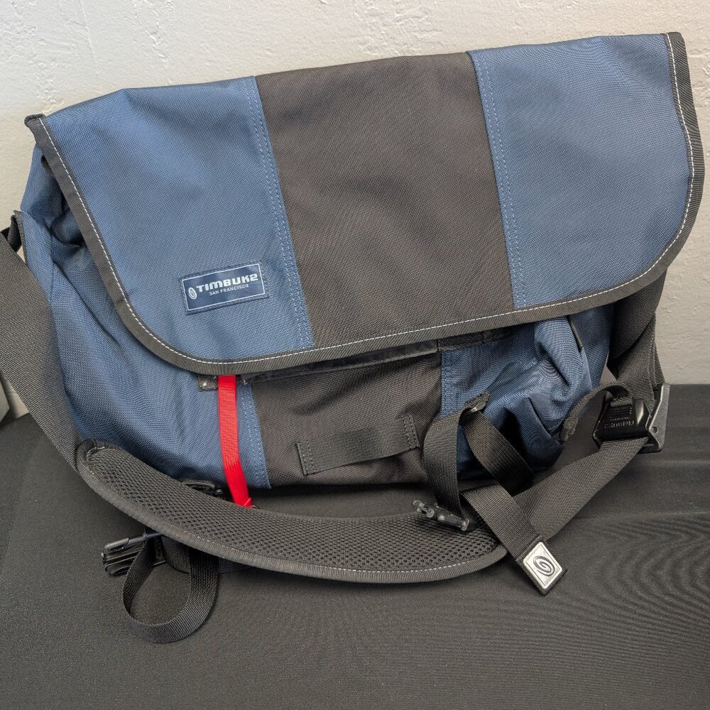Timbuk2 Crossbody Shoulder Bag Padded Laptop Messenger Navy Blue